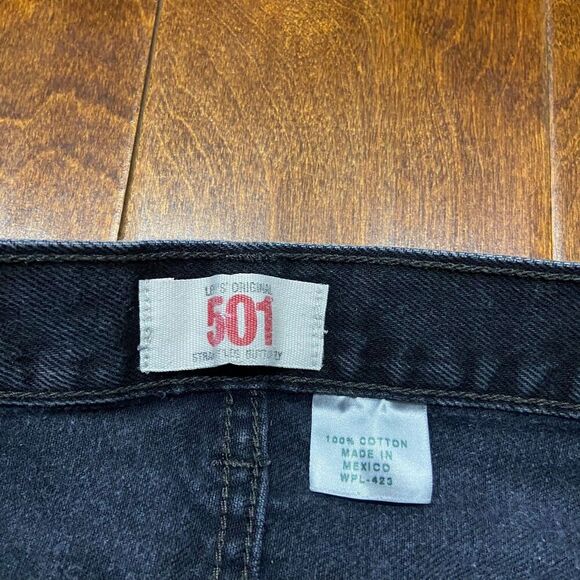 Levi's 501 Classic Straight Leg Black Denim Button Fly Jeans Womans Size 38 x 27 - Picture 6 of 10